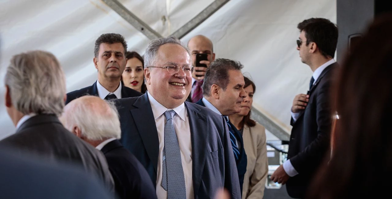 Αποθεώθηκε ο Κοτζιάς στις Πρέσπες! Βίντεο